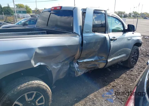 2016 Toyota Tundra Sr5 5.7L V8 z USA, uszkodzony, nr VIN 5TFRW5F18GX211600